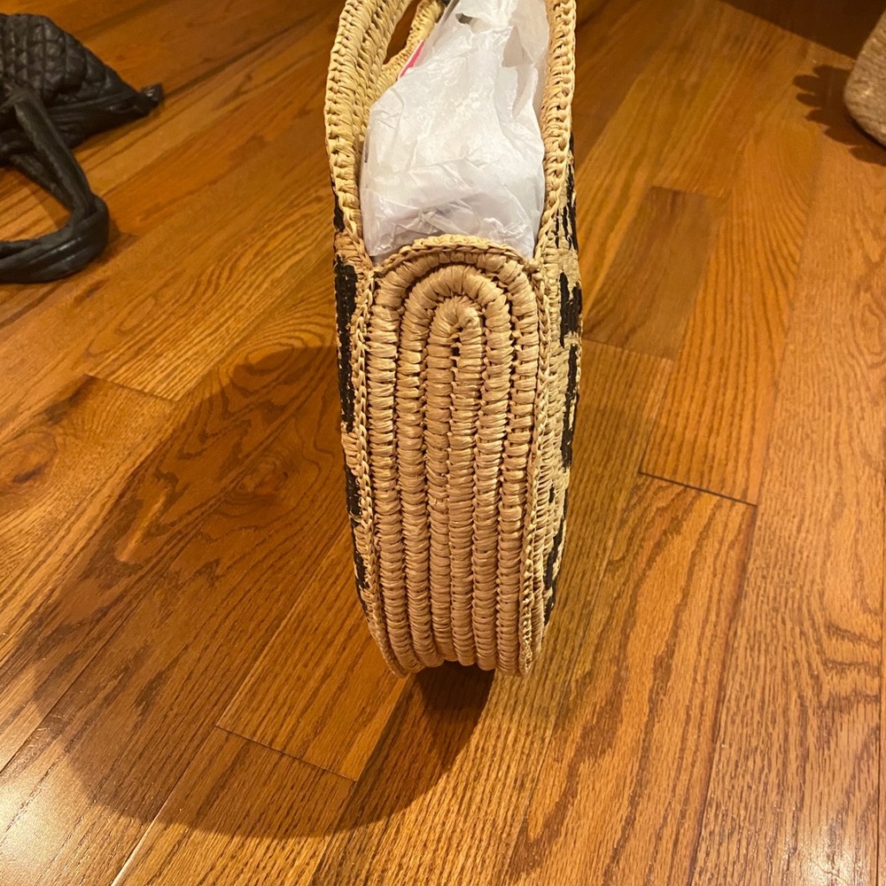 🆕 Vince Camuto Razo straw tote - Picture 4 of 4